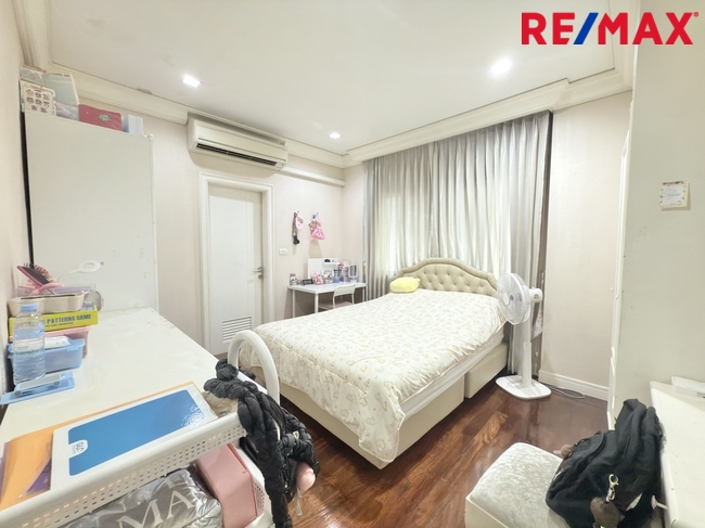 ขายบ้านเดี่ยว หมู่บ้าน เศรษฐสิริ ราชพฤกษ์-จรัญ 187 วา หลังมุม พร้อมเรือนรับรอง