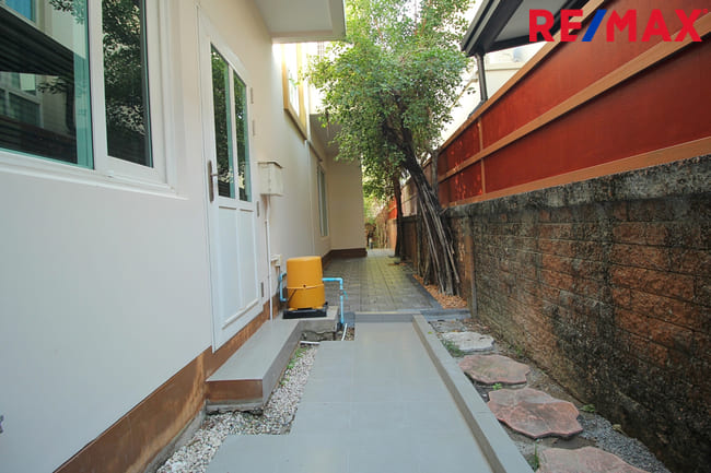 ขายบ้านเดี่ยว ลัดดารมย์ อิลิแกนซ์ วงแหวน สาทร มีห้องนอนชั้น1 ตกแต่งสวย 80 ตร.ว