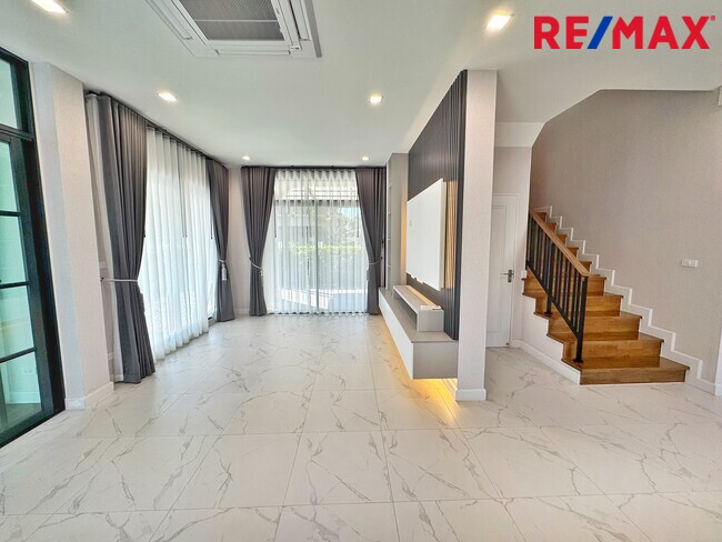 ขายบ้านเดี่ยวหรู บางกอก บูเลอวาร์ด เวสต์เกต 80 ตร.ว. พร้อมอยู่ | SC Asset ทำเลศักยภาพ ติดถนนกาญจนาภิเษก ใกล้รถไฟฟ้าสายสีม่วง( Bangkok Boulevard Westgate)