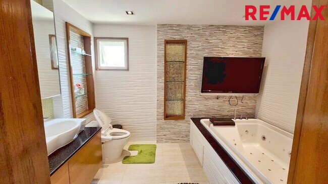 ขายบ้านเดี่ยวหรู หลังมุม ลดาวัลย์ ปิ่นเกล้า–เพชรเกษม 190 ตร.วา | ต้นโครงการ | รีโนเวทใหม่ | ใกล้โรงเรียนนานาชาติ