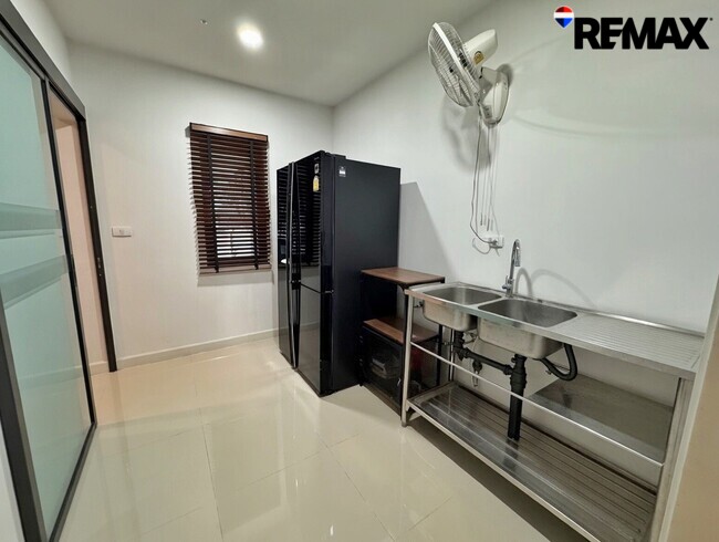 ขายขาดทุนกว่าล้าน! บ้านเดี่ยVenue Flow แจ้งวัฒนะ หลังใหญ่ 74 ตร.ว. ตำแหน่ง Rare Item วิวสวนส่วนกลางหน้าบ้าน (ไม่ชนใคร) 5 นอน สภาพใหม่พร้อมอยู่