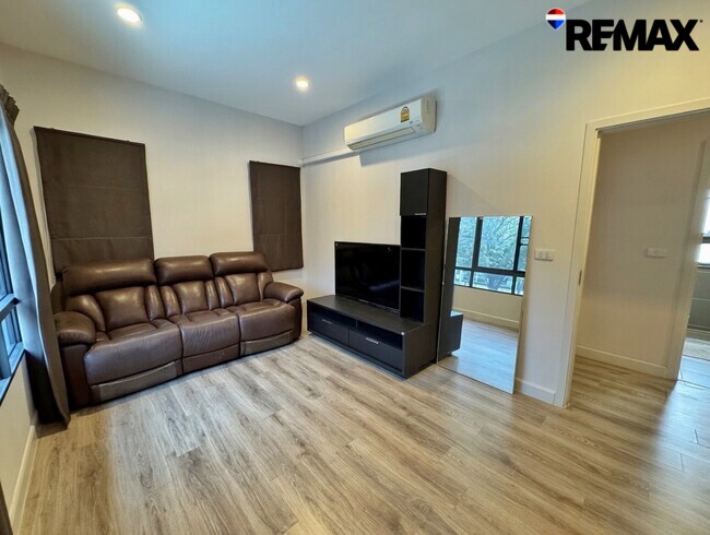 ขายขาดทุนกว่าล้าน! บ้านเดี่ยVenue Flow แจ้งวัฒนะ หลังใหญ่ 74 ตร.ว. ตำแหน่ง Rare Item วิวสวนส่วนกลางหน้าบ้าน (ไม่ชนใคร) 5 นอน สภาพใหม่พร้อมอยู่