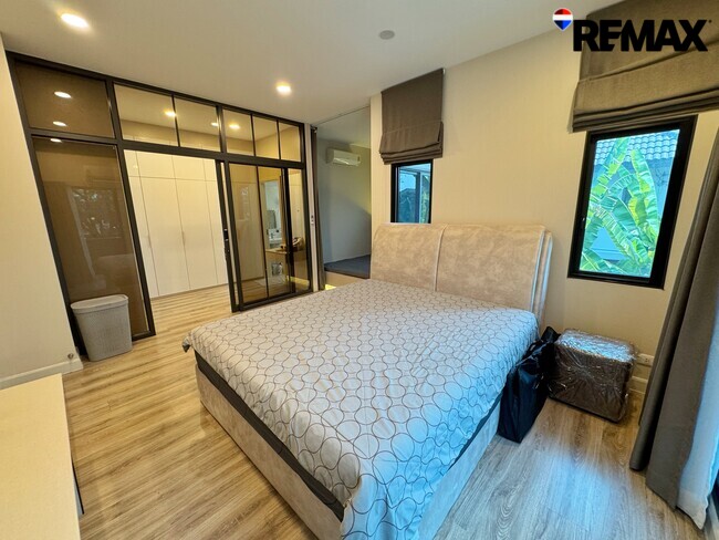 ขายขาดทุนกว่าล้าน! บ้านเดี่ยVenue Flow แจ้งวัฒนะ หลังใหญ่ 74 ตร.ว. ตำแหน่ง Rare Item วิวสวนส่วนกลางหน้าบ้าน (ไม่ชนใคร) 5 นอน สภาพใหม่พร้อมอยู่