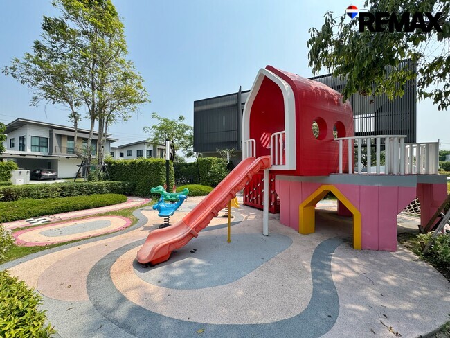 ขายขาดทุนกว่าล้าน! บ้านเดี่ยVenue Flow แจ้งวัฒนะ หลังใหญ่ 74 ตร.ว. ตำแหน่ง Rare Item วิวสวนส่วนกลางหน้าบ้าน (ไม่ชนใคร) 5 นอน สภาพใหม่พร้อมอยู่