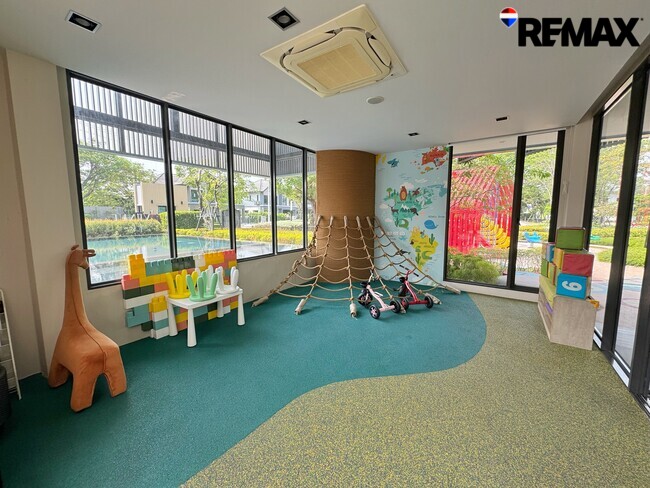 ขายขาดทุนกว่าล้าน! บ้านเดี่ยVenue Flow แจ้งวัฒนะ หลังใหญ่ 74 ตร.ว. ตำแหน่ง Rare Item วิวสวนส่วนกลางหน้าบ้าน (ไม่ชนใคร) 5 นอน สภาพใหม่พร้อมอยู่