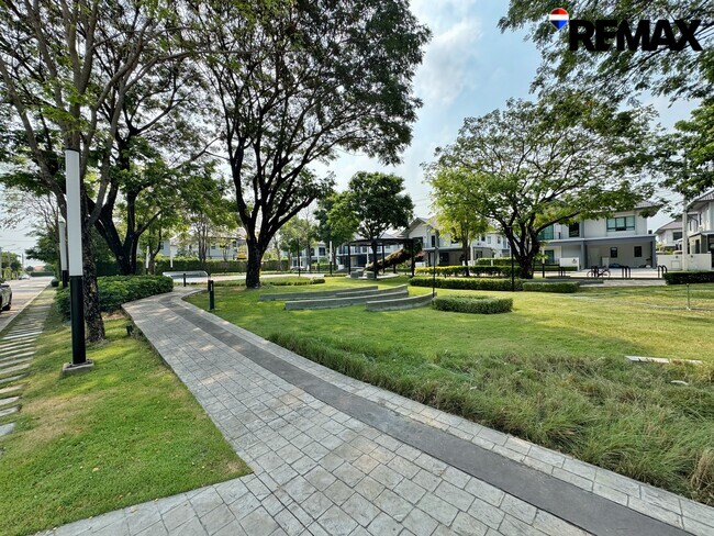 ขายขาดทุนกว่าล้าน! บ้านเดี่ยVenue Flow แจ้งวัฒนะ หลังใหญ่ 74 ตร.ว. ตำแหน่ง Rare Item วิวสวนส่วนกลางหน้าบ้าน (ไม่ชนใคร) 5 นอน สภาพใหม่พร้อมอยู่