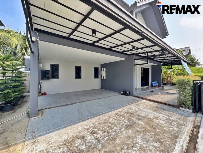 ขายขาดทุนกว่าล้าน! บ้านเดี่ยVenue Flow แจ้งวัฒนะ หลังใหญ่ 74 ตร.ว. ตำแหน่ง Rare Item วิวสวนส่วนกลางหน้าบ้าน (ไม่ชนใคร) 5 นอน สภาพใหม่พร้อมอยู่