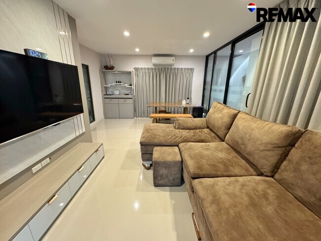 ขายขาดทุนกว่าล้าน! บ้านเดี่ยVenue Flow แจ้งวัฒนะ หลังใหญ่ 74 ตร.ว. ตำแหน่ง Rare Item วิวสวนส่วนกลางหน้าบ้าน (ไม่ชนใคร) 5 นอน สภาพใหม่พร้อมอยู่