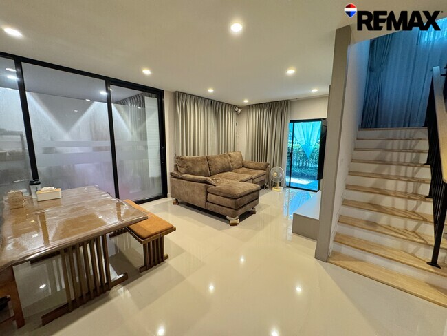 ขายขาดทุนกว่าล้าน! บ้านเดี่ยVenue Flow แจ้งวัฒนะ หลังใหญ่ 74 ตร.ว. ตำแหน่ง Rare Item วิวสวนส่วนกลางหน้าบ้าน (ไม่ชนใคร) 5 นอน สภาพใหม่พร้อมอยู่