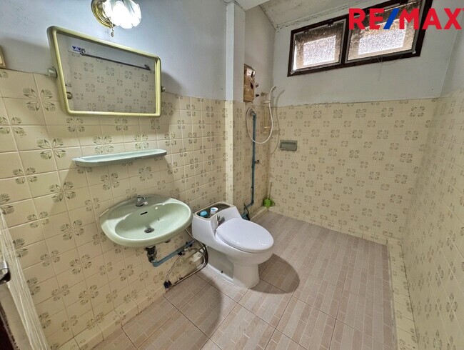 ขายที่ดินพร้อมบ้านเดี่ยว โชคชัย 4 ซอย 25 ขนาด 97 ตร.ว. หน้ากว้าง 20 เมตร ทรงสวยที่สุดในย่าน! ใกล้รถไฟฟ้าสายสีเหลือง 1.5 กม. — เหมาะสร้างบ้านหรูหรือรีโนเวท