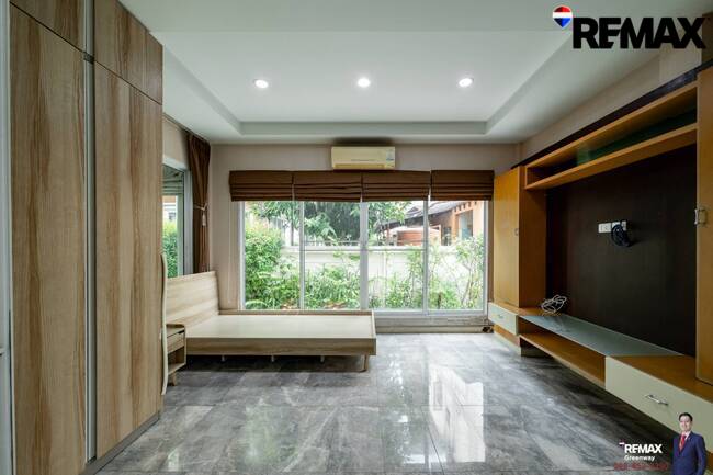 "Laddarom Elegance พระราม 2" ชื่อนี้ แค่ทางเข้าก็หรูหรา อลังการ, ประตู 2 ชั้นสไตล์โครงการหรู [จาก Q-House] (ลัดดารมย์ อิลิแกนซ์ พระราม 2) ติดถนนใหญ่ พระราม II