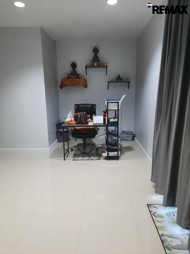 ขายบ้านแฝด โครงการบ้านหลังสวน ติดถนนใหญ่พุทธมณฑลสาย 4 เดินทางสะดวก ถนนในโครงการกว้าง ไม่แออัด
