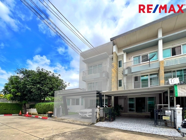 ขายทาวน์โฮม 3 ชั้น โครงการ Town Avenue พระราม 9 (กรุงเทพกรีฑา ซอย 7) ใกล้โรงเรียนนานาชาติเวลลิงตัน และ โรงเรียนนานาชาติไบรท์ตัน คอลเลจ