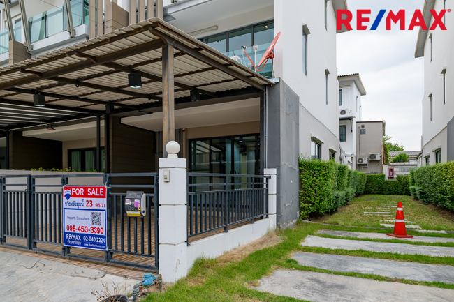 หลังมุม New Listing! 2026 Town Avenue Cocos ทาวน์โฮมจาก Sansiri 23 ตร.วา (#บ้านตัวอย่าง ) พระรามสอง ซอย 50, แยก 7, ใกล้ Central พระรามสอง เพียง 700 เมตร [ขายขาดทุนถึง 1.5 ล้าน มาในราคาพิเศษ!!