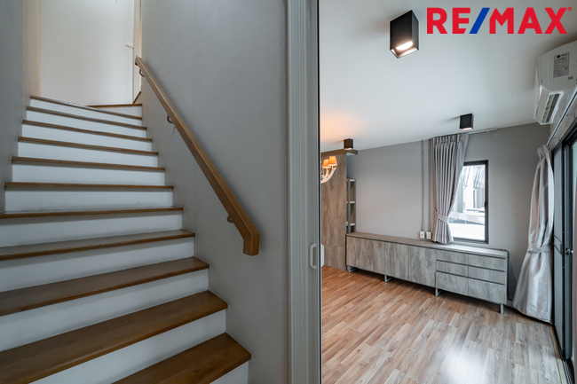 หลังมุม New Listing! 2026 Town Avenue Cocos ทาวน์โฮมจาก Sansiri 23 ตร.วา (#บ้านตัวอย่าง ) พระรามสอง ซอย 50, แยก 7, ใกล้ Central พระรามสอง เพียง 700 เมตร [ขายขาดทุนถึง 1.5 ล้าน มาในราคาพิเศษ!!