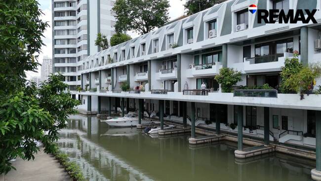 "ตรีทศ ซิตี้ มารีน่า" [Tridhos City Marina] 322ตร.ม. 4 ชั้น จอดรถ + จอดเรือหน้าห้องได้ ห้องทำใหม่ทั้งหมดแล้ว (Fully Renovated) (Pet Friendly)*