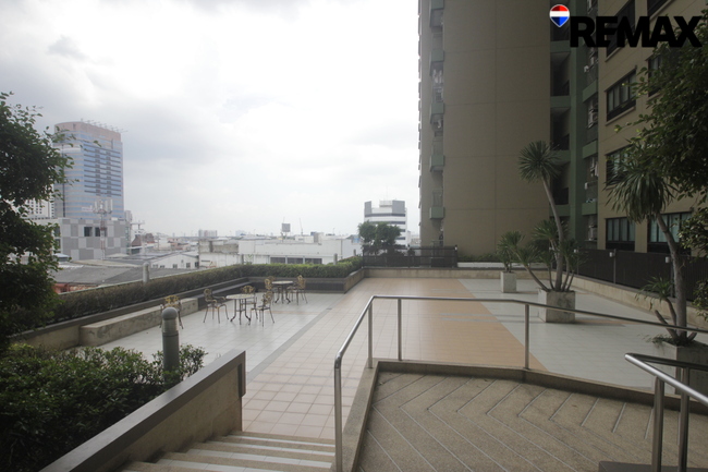 ขายขาดทุนแถมเฟอร์นิเจอร์ทุกรายการในห้อง คอนโดลุมพินีเพลสปิ่นเกล้า2 ใกล้เซ็นทรัลปิ่นเกล้า 34 ตร.ม ชั้น7 วิวสวน เฟอร์ แอร์ พร้อมอยู่ ซื้อลงทุนหรืออยู่เอง ราคานี้ไม่มีอีกแล้ว