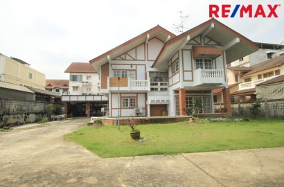 บ้านเดี่ยวแก้วเงินทองราชพฤกษ์ บางพรม 2ชั้น 154วา บ้านสร้างเอง ใกล้ถนนใหญ่ โรงเรียนนานาชาติเคนซิงตัน ใกล้โรงพยาบาลศิริราช แยกไฟฉาย บ้านนอกโครงการ เป็นส่วนตัวบรรยากาศบ้านสวน