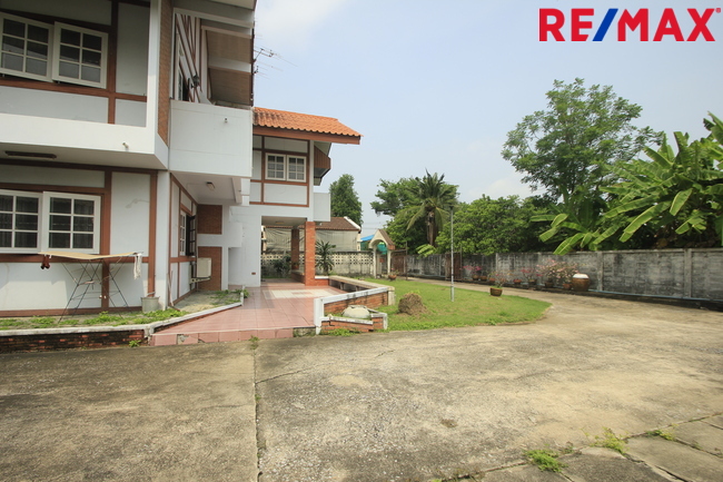 บ้านเดี่ยวแก้วเงินทองราชพฤกษ์ บางพรม 2ชั้น 154วา บ้านสร้างเอง ใกล้ถนนใหญ่ โรงเรียนนานาชาติเคนซิงตัน ใกล้โรงพยาบาลศิริราช แยกไฟฉาย บ้านนอกโครงการ เป็นส่วนตัวบรรยากาศบ้านสวน