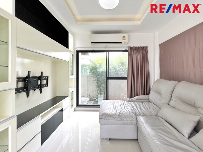 ขาย Life Bangkok Boulevard วงแหวน-พระราม9 (ไลฟ์ บางกอก บูเลอวาร์ด วงแหวน-พระราม9) บ้านเดี่ยวสภาพดี สไตล์โมเดิร์น 3 นอน 3 น้ำ ถนนเมน ใกล้สนามบินสุวรรณภูมิ
