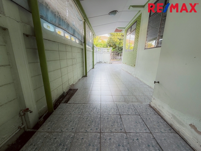 ขายบ้านครึ่งตึกครึ่งไม้ ประชาอุทิศ 54 แยก 1(มิตรไมตรี 1) 42 ตร.วา สภาพดี ในราคาเบา 2.8 ล้านบาท