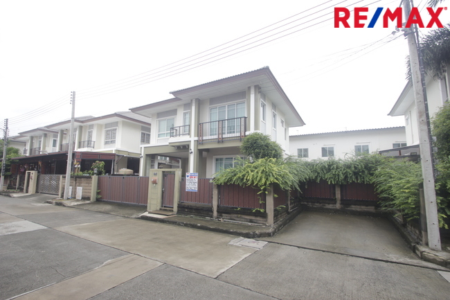 บ้านเดี่ยวภัสสรเพรสทีจปิ่นเกล้าเพชรเกษม บ้านใหม่ไม่เคยอยู่ ขายขาดทุน พร้อมเฟอร์นิเจอร์บิ้วท์อิน แอร์ ตู้เย็น บ้านสภาพดีพร้อมอยู่ 61.9ตารางวา ซ.5ต้นโครงการ ราคาเจรจาได้