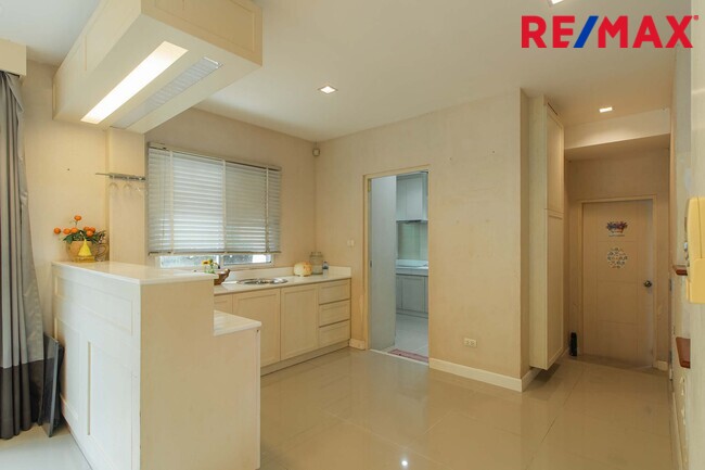 ขายเดอะแกรนด์ พระราม2 โซน Infinia บ้านเดี่ยวหลังมุม ถนนเมน Built in ทั้งหลัง
