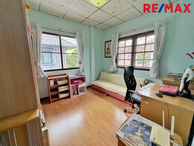 บ้านเดี่ยว รัตนาธิเบศร์ ใกล้รถไฟฟ้า 2 สาย รีโนเวทใหม่ทั้งหลัง มณียา ท่าอิฐ พร้อมอยู่ทันที ทำเลดี เหมาะสำหรับอยู่อาศัยหรือทำ Home Office ราคาสุดคุ้ม