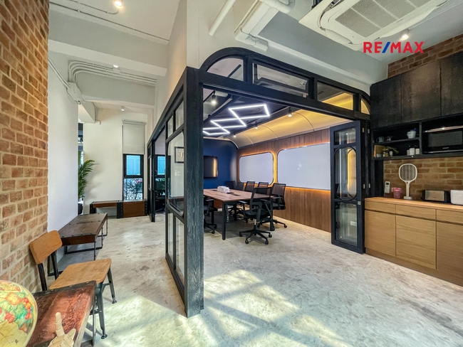 ขายด่วน โฮมออฟฟิศหรู หลังมุม 4 ชั้น แบบใหญ่สุดในโครงการ โครงการ ARCO HOME OFFICE เอกมัย-รามอินทรา