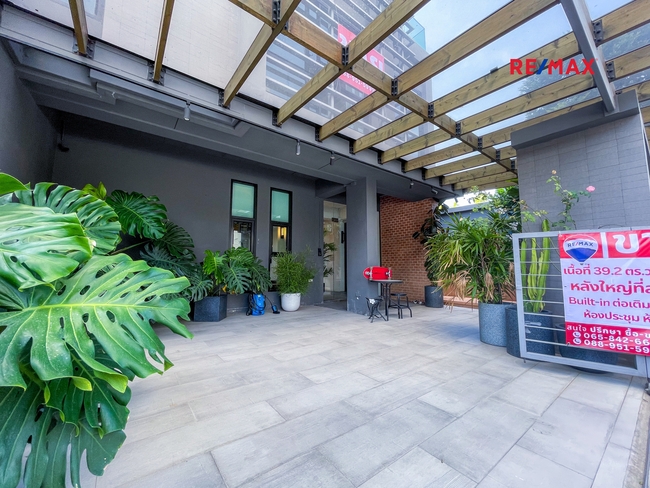 ขายด่วน โฮมออฟฟิศหรู หลังมุม 4 ชั้น แบบใหญ่สุดในโครงการ โครงการ ARCO HOME OFFICE เอกมัย-รามอินทรา