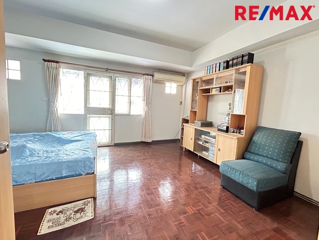 ขาย ทาวน์โฮม 3 ชั้น บ้านสวนธน พาร์ค แกลเลอรี่ รัตนาธิเบศร์ ติดเซ็นทรัลรัตนาธิเบศร์ ใกล้รถไฟฟ้าสายสีม่วง สถานีแยกนนทบุรี 1