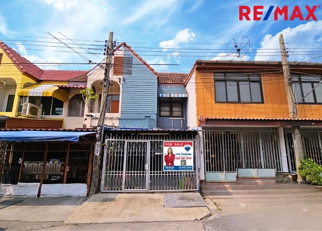 ขายทาวน์เฮ้าส์ ชัยมงคล กาญจนาภิเษก 2.5 ชั้น 16 ตร.ว. 100 ตร.ม. เพิ่มพื้นที่ทำห้องพระ สภาพดี ตกแต่งภายในสไตล์ลอฟท์-ปูนเปลือย ขายต่ำกว่าทุน 1.8 ล้านบาท