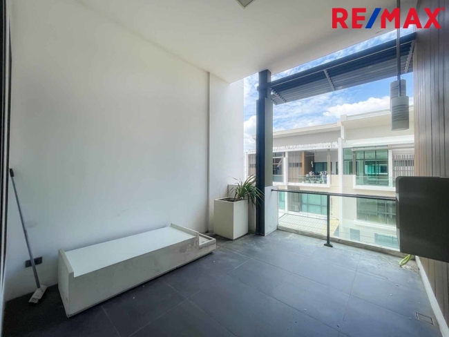 The Terrace รามอินทรา65 ทาวน์โฮม3ชั้น (ซอยถนอมมิตร) ที่ดิน 22 ตร.วา ใช้สอย 180 ตร.ม. เดินทางไปได้ทั้ง พระราม 9 / เอกมัย / บางนา / ดาวคะนอง หรือจะวนไปออกวงแหวนตะวันออกเพื่อไปลำลูกกา รังสิต