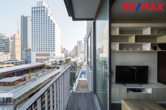 ขายคอนโดสุขุมวิท The Edge Sukhumvit 23 ห้องมุม วิวดี แต่งสวย ติด BTS อโศก และ MRT สุขุมวิท (เช่า 30,000/เดือน)