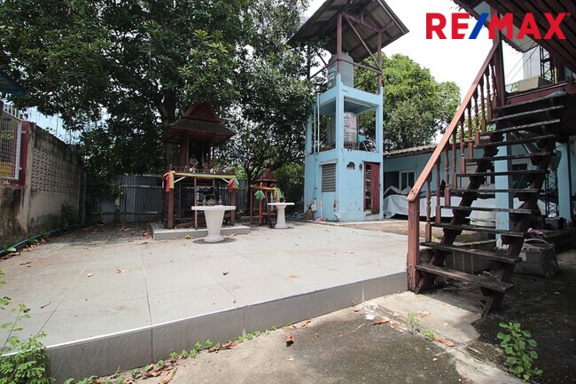 ขายที่ดิน จรัญสนิทวงศ์ 25  ห่างจากถนนหลัก 700 เมตร ถมแล้ว ฟรีตึก 239 ตรว.