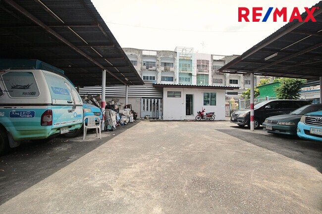 ขายที่ดิน จรัญสนิทวงศ์ 25  ห่างจากถนนหลัก 700 เมตร ถมแล้ว ฟรีตึก 239 ตรว.