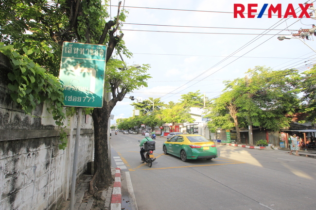 ที่ดินเพชรเกษม 69 เลียบคลองภาษีเจริญฝั่งเหนือ สวัสดิการ1แยก5/2 ที่ดิน 285ตารางวา ทำเลดี เหมาะสร้างบ้าน หอพัก โกดังเก็บของ เข้าออกได้หลายทาง ราคาถูก